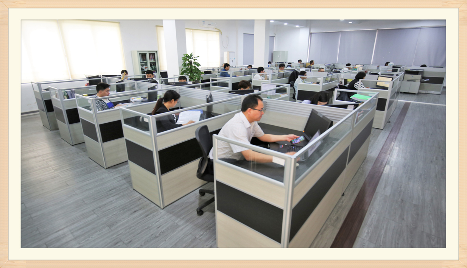 企業(yè)環(huán)境與廠(chǎng)房設(shè)備